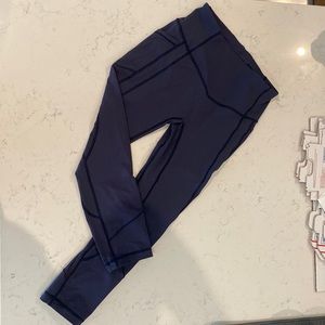 Lululemon cropped navy leggings, size 8